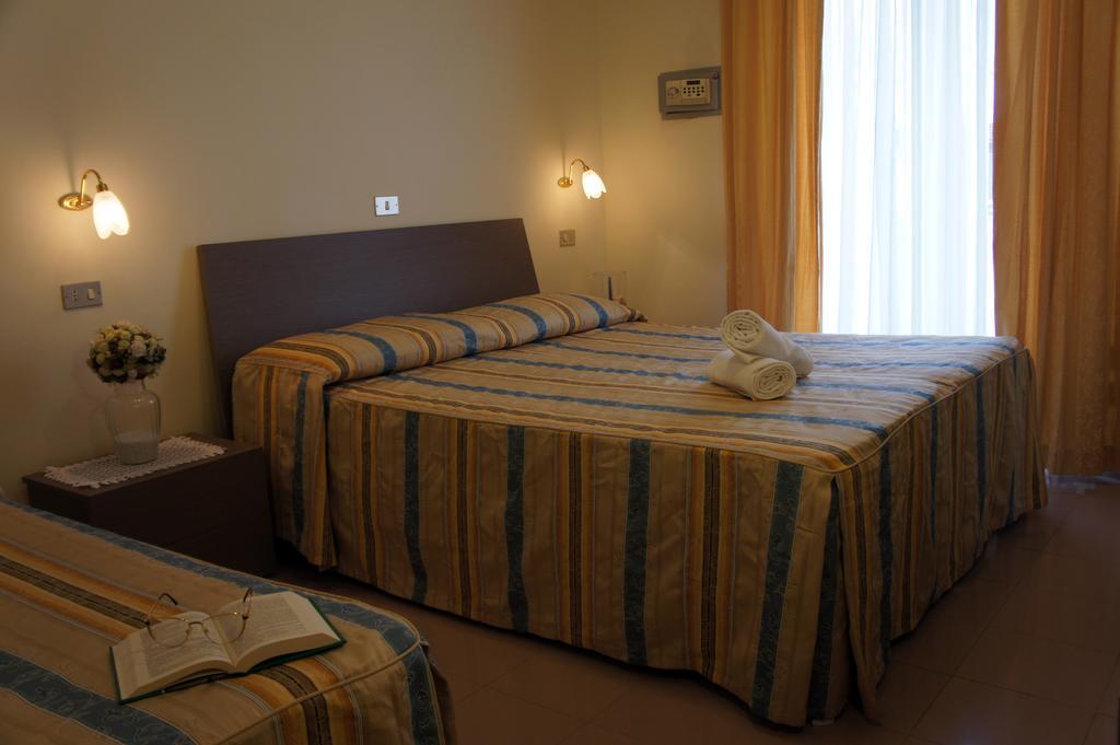 Hotel Solaris Giulianova Extérieur photo