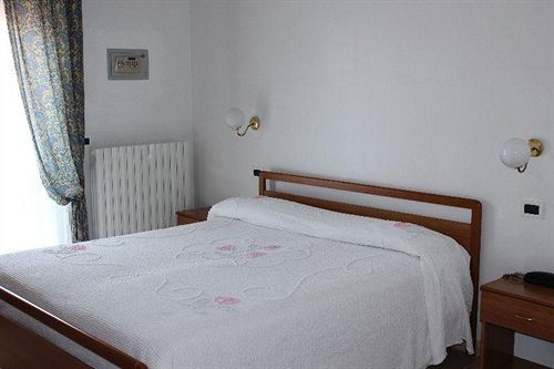 Hotel Solaris Giulianova Extérieur photo
